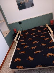 a bed in a room with a leopard print bedspread at Casa di Maritz 10a in Palafolls