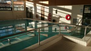 a swimming pool in a building with a poolasteryasteryasteryasteryasteryasteryastery at Kiipula Guest House in Turenki