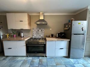 Kuchyň nebo kuchyňský kout v ubytování La belle échappée