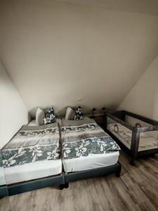 Ένα ή περισσότερα κρεβάτια σε δωμάτιο στο Ferienwohnung Richter