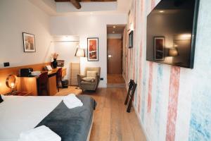 Μια τηλεόραση ή/και κέντρο ψυχαγωγίας στο DownTown Boutique House - CA Domus Collection