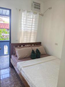 Ένα ή περισσότερα κρεβάτια σε δωμάτιο στο Alexa's Apartments