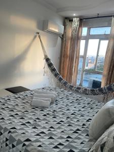 amaca in camera con letto di Apto Recife Aurora Mar e Rio a Recife