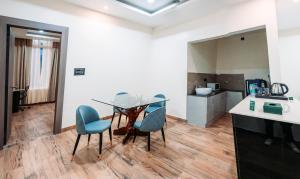 Η κουζίνα ή μικρή κουζίνα στο Papum Pare Jungle Resort +11 φωτογραφίες