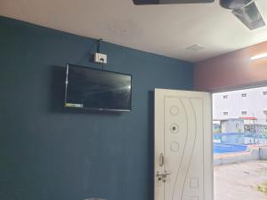 Et tv og/eller underholdning på Himalaya Pool & Resort Hotel