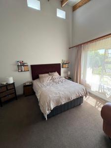 En eller flere senge i et værelse på North of the vines