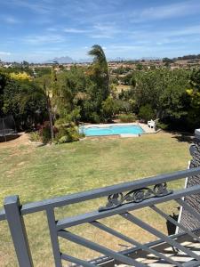 Swimmingpoolen hos eller tæt på North of the vines