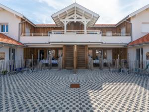 Το κτήριο όπου στεγάζεται  το διαμέρισμα +8 φωτογραφίες