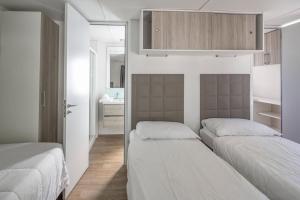 En eller flere senge i et værelse på Camping Village Torre Pendente