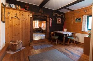 a room with a table and a wooden wall at Reinhoferhütte in Kasperle