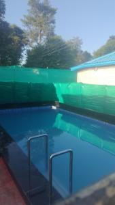 Πισίνα στο ή κοντά στο Himjoy resort gurnwar