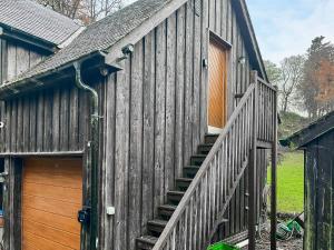 Το κτήριο όπου στεγάζεται  η παραθεριστική κατοικία +2 φωτογραφίες