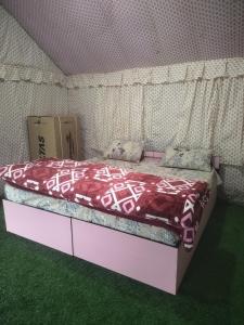 Ένα ή περισσότερα κρεβάτια σε δωμάτιο στο Himjoy resort gurnwar