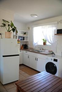 Η κουζίνα ή μικρή κουζίνα στο Harbour Lane Stay