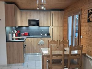 Køkken eller tekøkken på Appartement 2 Pièces à Châtel, Wifi, Animaux admis, Parking - FR-1-676-166