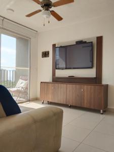 TV a/nebo společenská místnost v ubytování Excelente vista!, piso 12 cerca a playa