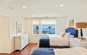 Χώρος καθιστικού στο Oceanfront Six-Bedroom Estate With Expansive Coast-to-Coast Views