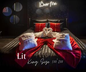 Ένα ή περισσότερα κρεβάτια σε δωμάτιο στο Love Room Balneo Romantic atmosphere +39 φωτογραφίες