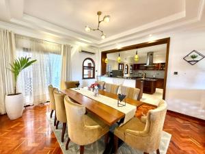 Η κουζίνα ή μικρή κουζίνα στο Libra Holiday Suites