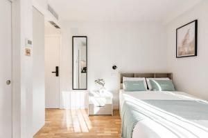Ένα ή περισσότερα κρεβάτια σε δωμάτιο στο Square Rooms by Charming +32 φωτογραφίες