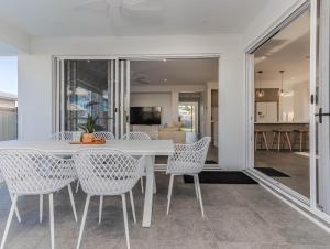 Køkken eller tekøkken på Sugar Shore Retreat