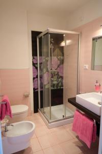 a bathroom with a shower and a toilet and a sink at Hotel Viña del Mar Pineta in Lido di Jesolo