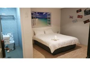a bedroom with a bed with a candle on it at Hotel O ZZZ in Kuah +16 photos