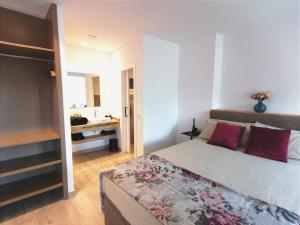 a bedroom with a bed and a bathroom with a sink at Central 2 bedroom apartment with terrace in Girona
