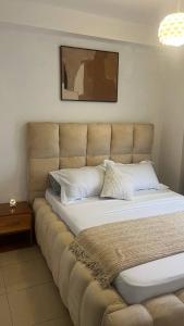 Ένα ή περισσότερα κρεβάτια σε δωμάτιο στο cozy furnished room
