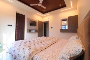 a bedroom with a bed and a ceiling at SringeriRooms- Shakthi Homestay in Sringeri
