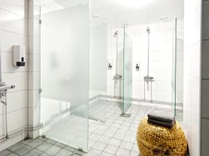 Kamar mandi di Mosebacke Hostel