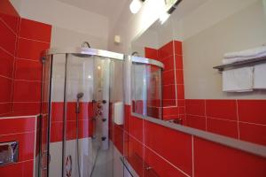 Koupelna v ubytování Adonis City Hotel