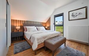 Giường trong phòng chung tại Stunning Home In Banfi