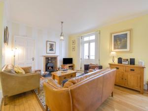 TV a/nebo společenská místnost v ubytování The Old Signal House
