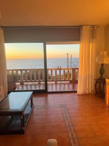 En balkon eller terrasse på Chalet cerca de Baiona con vistas al mar