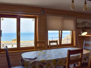 Φυσικό τοπίο κοντά σε αυτή η παραθεριστική κατοικία +16 φωτογραφίες