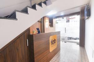 Μια τηλεόραση ή/και κέντρο ψυχαγωγίας στο FabHotel Jai Palace Comfortable Stay