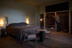 En eller flere senge i et værelse på The Coach House Lodges at Denton Reserve