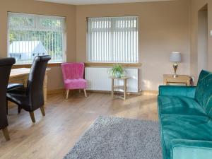 Khu vực ghế ngồi tại Farmhouse +33 ảnh