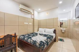 Ένα ή περισσότερα κρεβάτια σε δωμάτιο στο Oxe residency +8 φωτογραφίες