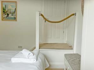 En eller flere senge i et værelse på Magdala Garden + 11 billeder