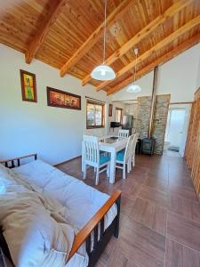 Postel nebo postele na pokoji v ubytování Cabañas Lefún