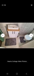 Et badeværelse på Heart's Cottage