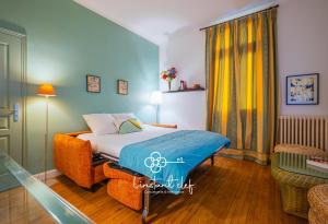 a bedroom with a bed and a chair at Escale de charme à Tours - Parking, Patio & Hyper centre in Tours +5 photos