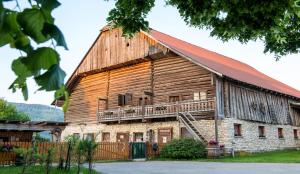 Tòa nhà nơi nhà khách tọa lạc