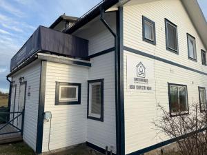 Το κτήριο όπου στεγάζεται  το διαμέρισμα