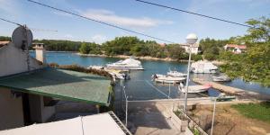 Udsigt til en flod der løber i nærheden af feriehuset