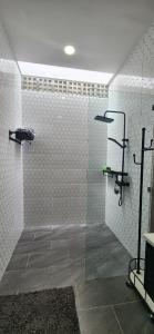 Ένα μπάνιο στο The Zain's Tiny Villa +10 φωτογραφίες