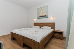 a bedroom with a bed with a sail on the wall at Apartamenty U Dragana in Kaštela