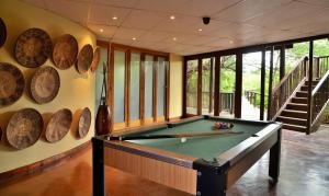 Бильярд в Shishangeni Lodge In Kruger National Park